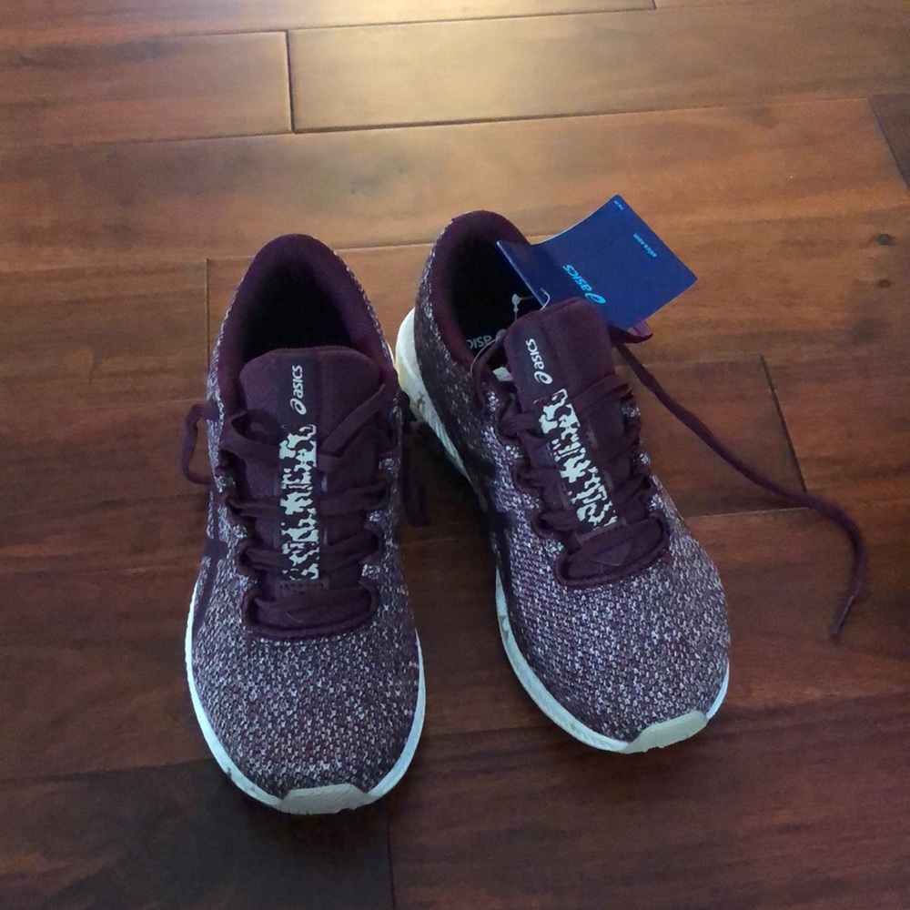 asics hyper Gel Size 6